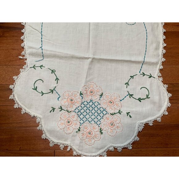 Vintage Embroidered Floral Table Runner with Lace Edges 18x41 - Picture 2 of 11